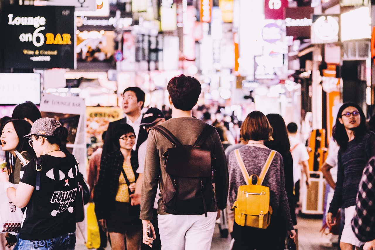 韩国青春荷尔蒙电影五月绽放，青春风采展现的魅力时刻