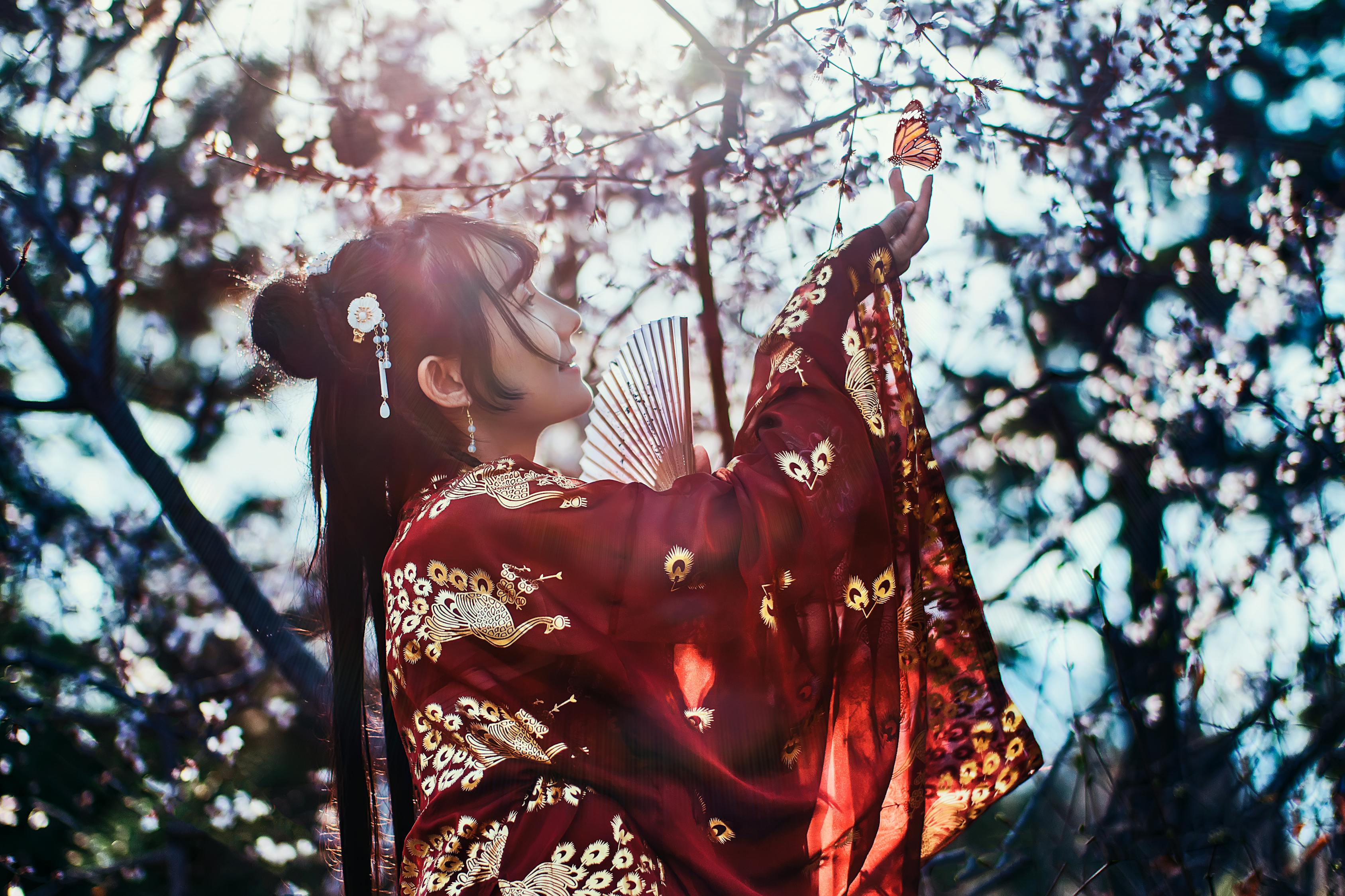 五月女主黑化的动漫世界，心理转变与角色魅力的深度解析